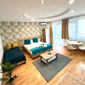 Star With Free Parking Apartment
