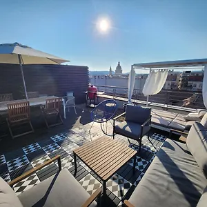 Cloud Gozsdu Apartment