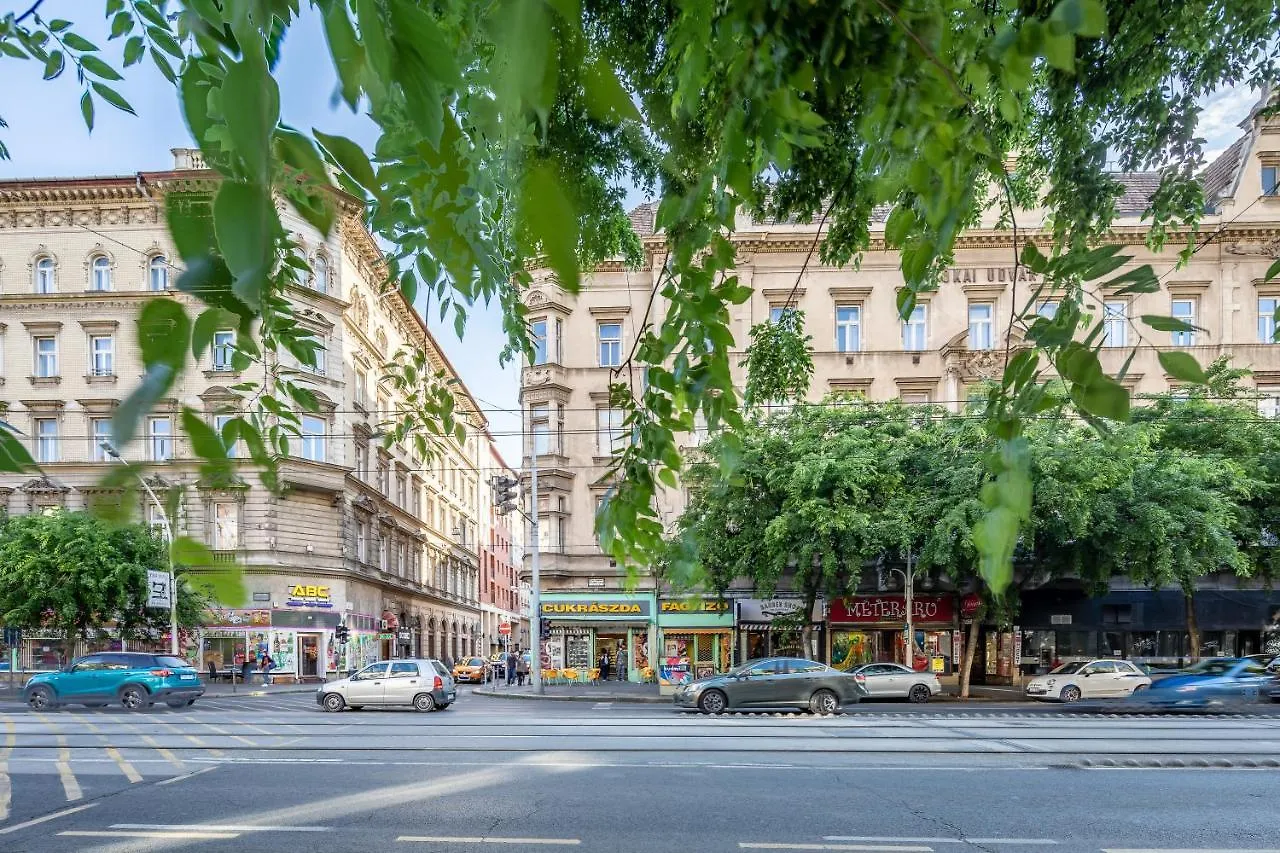 Chic Loft At City Center With Ac Budapest Apartment