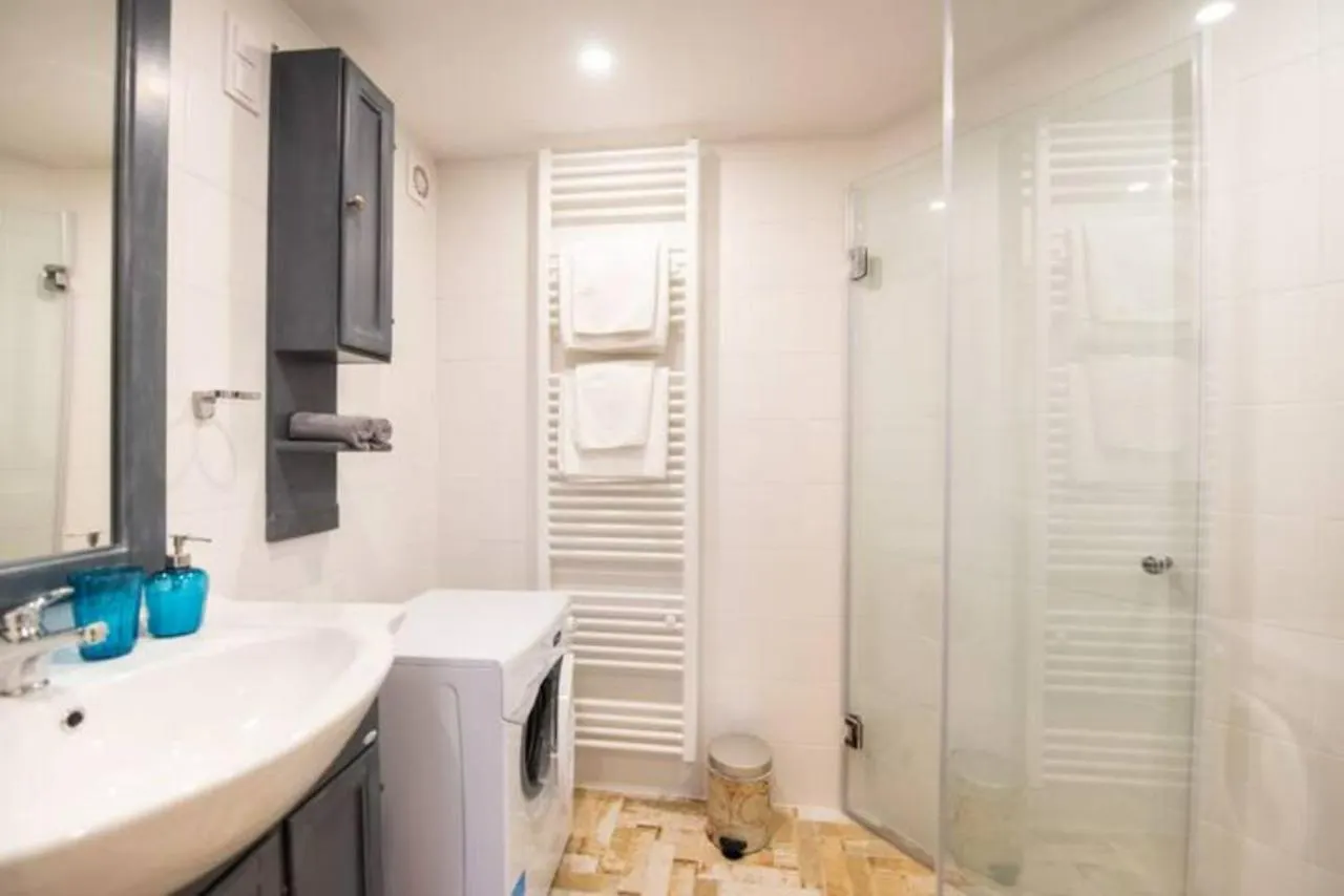Apartment Chic Loft At City Center With Ac Budapest
